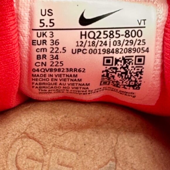 Women's Nike Vomero 18 Ember Glow Gradient Red Sneakers Size 5.5 HQ2585-800 NEW - Picture 9 of 10